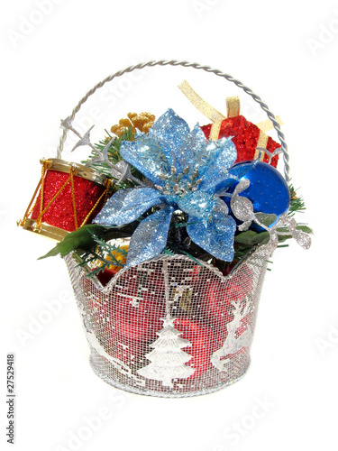 Photo: Decorative Christmas basket centerpiece Decorative Christmas basket centerpiece