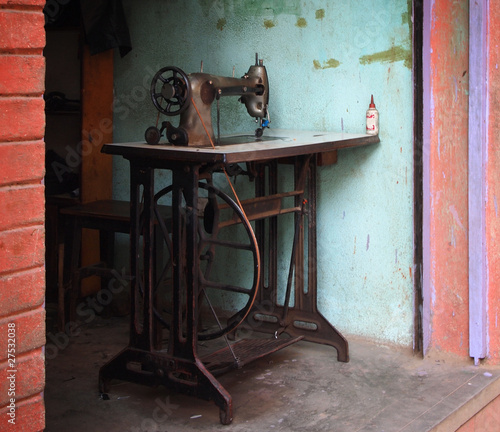 Photo: Vintage sewing machine Vintage sewing machine