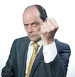 business man senior montrant le poing