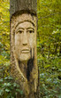 sculpture sur arbre