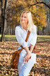 Foto: Happy woman at the autumn colored park Happy woman at the autumn colored park