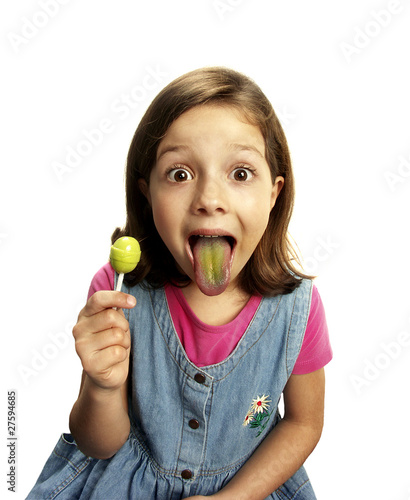 IMAGEN NINO COMIENDO GOLOSINA imagen nino comiendo golosina: