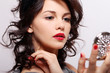 Foto: Beautiful young woman with mirror Beautiful young woman with mirror