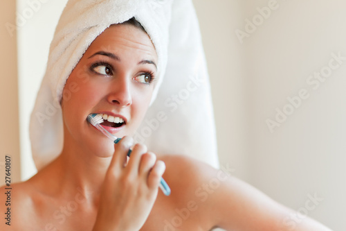 Photo: Woman brushing teeth Woman brushing teeth