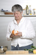 Women is peeling a Orange