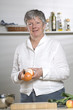 Women is peeling a Orange
