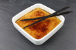 Crème brûlée et bâtons de vanille Crème brûlée et bâtons de vanille