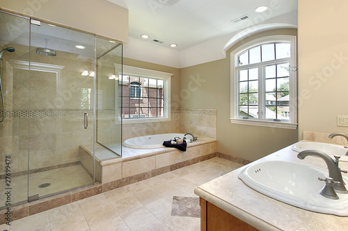 Foto: Master bath with glass shower Master bath with glass shower