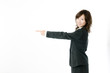 指差す女性社員