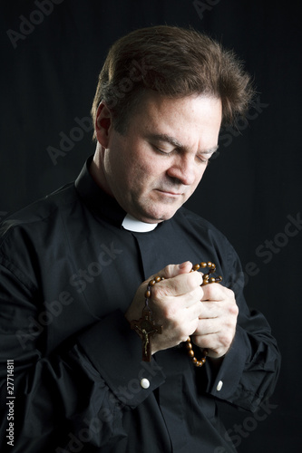 Photo : Priest in Prayer Priest in Prayer