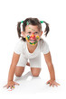 Bambina felice con viso dipinto e sorridente