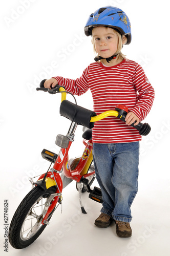 Foto: Kleines Mädchen mit Kinderrad und Helm Kleines Mädchen mit Kinderrad und Helm
