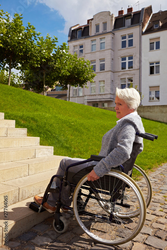 Photo: Unüberwindbare Stufen für Rollstuhl Unüberwindbare Stufen für Rollstuhl