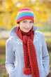 Foto: A view of a beautiful young woman in a park A view of a beautiful young woman in a park