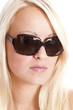 Blondes Mädchen Porträt mit Sonnenbrille