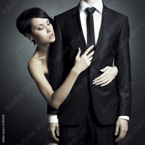 Foto: Young elegant couple Young elegant couple