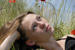 Photo : jeune femme dans les champs jeune femme dans les champs