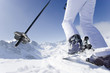 Foto: Skier on mountain top about to ski down slope Skier on mountain top about to ski down slope