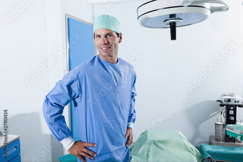 Photo: Surgeon in operating room Surgeon in operating room