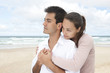 Foto: hispanic couple bonding on beach hispanic couple bonding on beach
