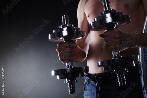 Photo: Body vom Mann mit Hantel Body vom Mann mit Hantel