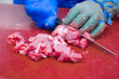 Photo: Hand schneidet Fleisch Hand schneidet Fleisch