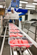 Photo: fleischverpackungen auf Fliessband fleischverpackungen auf Fliessband