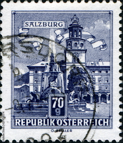 republik osterreich. Republik Osterreich. Timbre postal oblitéré. © Blue Moon #27934074. Salzburg. Republik Osterreich. Timbre postal oblitéré.