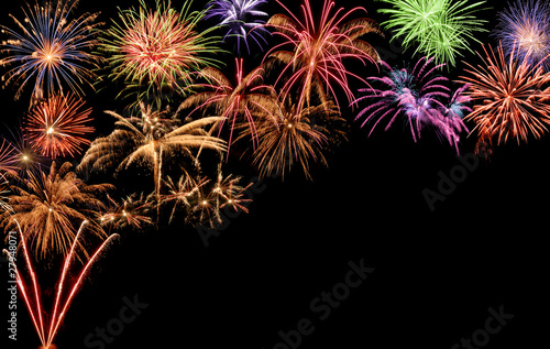 Photo: Knallbuntes Feuerwerk mit Textfreiraum Knallbuntes Feuerwerk mit Textfreiraum