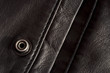 Détail d'un blouson de cuir noir