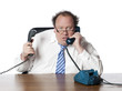 homme d'affaires dépassé au téléphone