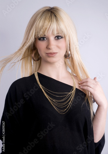 Photo : jolie femme blonde aux cheveux longs jolie femme blonde aux cheveux longs