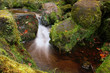 Langzeitbelichteter Wasserfall (an der Teufelsbrücke in Kassel)