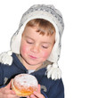 Kind freut sich auf den leckeren Krapfen