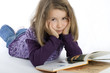 Foto: sechsjähriges Mädchen liest ein Buch (mr) sechsjähriges Mädchen liest ein Buch (mr)