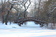 romantische Brücke im Winter