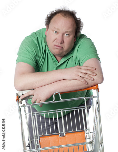 Foto: homme consommateur confus au supermarché homme consommateur confus au supermarché