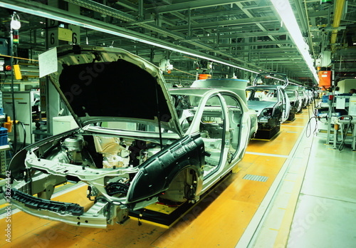 Foto: car production line car production line