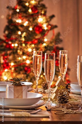 Photo: A decorated christmas dining table A decorated christmas dining table