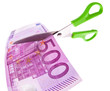 Euro Geldscheine und Schere