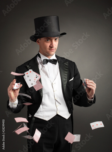 Photo: magican juggle card magican juggle card