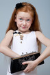 Foto: Trendy red-haired girl indoors Trendy red-haired girl indoors