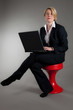 Businessfrau am Hocker