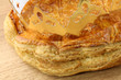 Galette des rois frangipane et couronne dorée