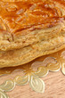 Galette des rois frangipane et couronne dorée