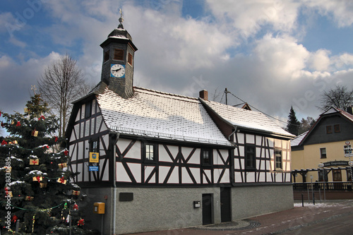 Foto: Rathaus und Weihnachtsbaum Rathaus und Weihnachtsbaum
