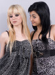 Photo : deux femmes blondes et brunes - mode deux femmes blondes et brunes - mode