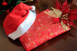 regalo di natale consegnato da babbo natale