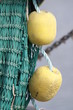 Fischernetz mit Schwimmern