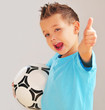 Kind mit Fußball
